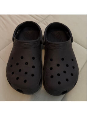 Classic Crocs, unisex - Men’s Size 10 Women’s Size 8